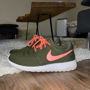 Nike Roshe W 8.5